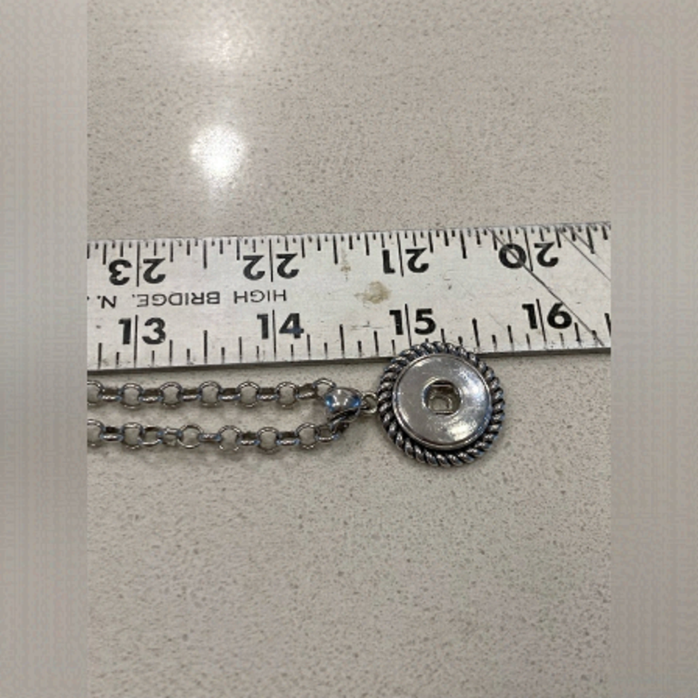 Magnolia and vine 18mm snap jewelry pendant and chain rhodium plated fits snaps